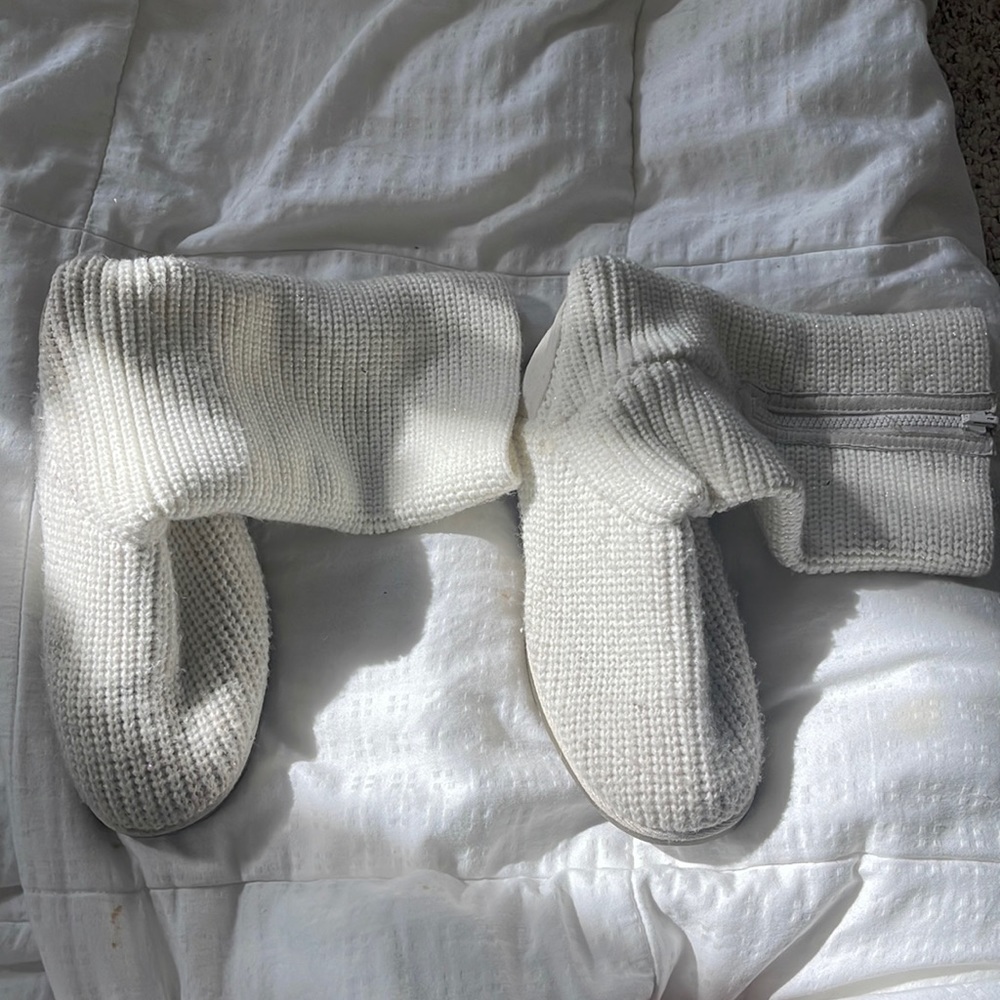 white knitted boots!